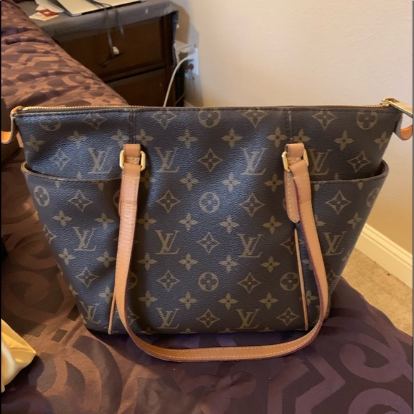 Louis Vuitton Handbags - Louis Vuitton handbag